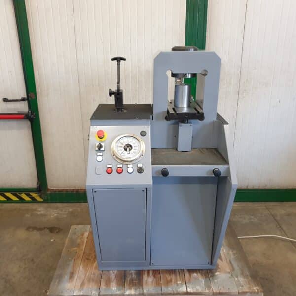Hydraulic press 210 ton